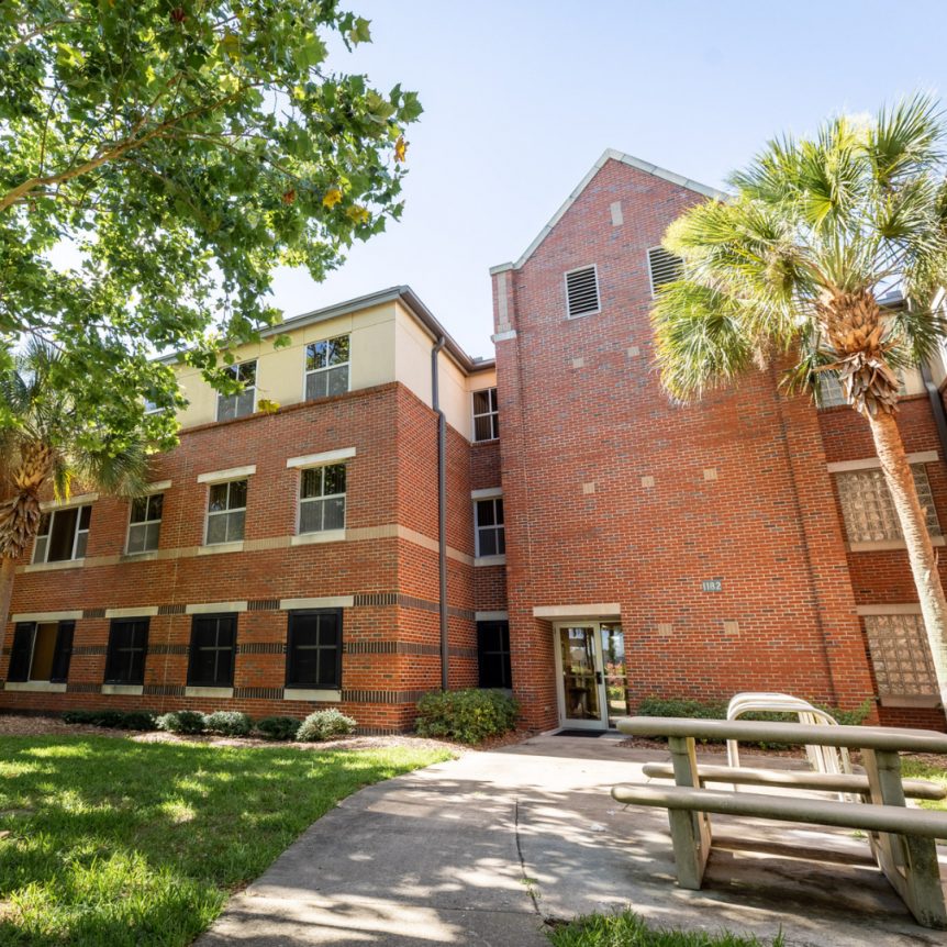 Lakeside Residential Complex exterior image.